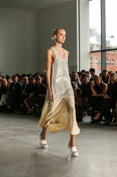 Look 32